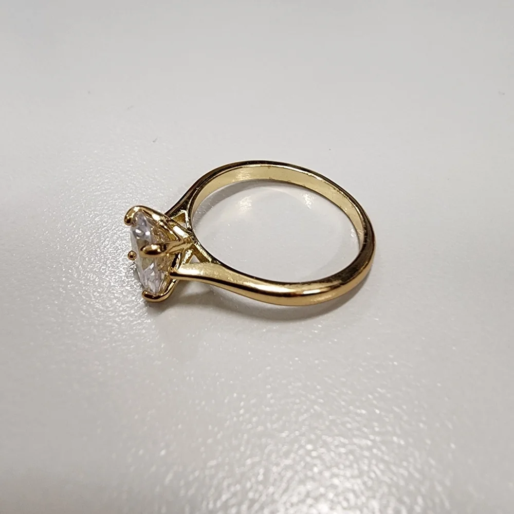 Classic Gold-plated Solitaire Cubic Zirconia Ring Round Cut Clear Stone Size 8